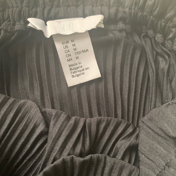 #1 H&M black mini pleats shift dress size M - Picture 6 of 8